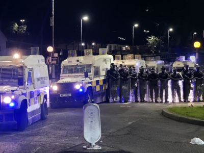 Atak nożem na policjantów w Derry. Śledztwo ws. zabójstwa