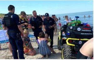 4-letnia dziewczynka zgubiła się na plaży. Szczęśliwy finał poszukiwań